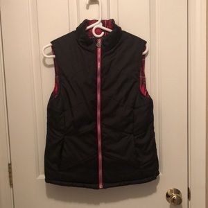ZeroXposur Girls Size Large/14 Reversible Outerwear Vest, Black/Hot Pink Plaid